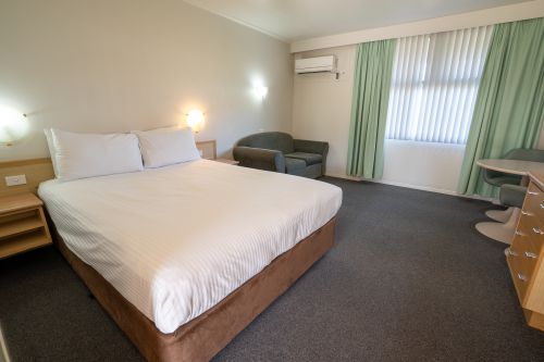 EXECUTIVE QUEEN ROOM